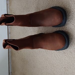 Men's pull on wolverine boots size 8.5